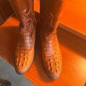 Cognac Hornback Caiman boots size 9.